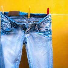 Jeans Waschen Kann Kniffelig Sein Nach Dem Waschen Ist Die Jeans Zu Eng Nach Langerem Tragen Zu Weit Und Die Farbe Verblasst Auch Im Jeans Waschen Jeans Tuch