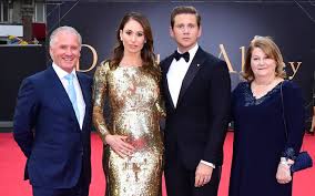 The story will once again be set around the edwardian english country home and follows the lives of the crawley family and the servants who worked for them in the early 20th century. What Is The Downton Abbey Movie Release Date Who S In The Cast And Is There A Trailer Heart