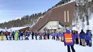 Les écoles de ski ainsi que les guides de montagne travaillent dans le strict respect des concepts de protection. Coronavirus Les Domaines Skiables Ne Sont Pas