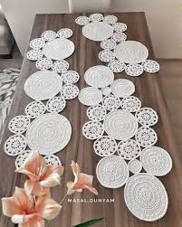 Iyi Aksamlar Herkese Runnerlardan Salon Takimi Yaptim Konsol Orta Seh Aksamlar Herkese Iy Tischlaufer Hakeln Babysachen Hakeln Tischdeckchen Hakeln