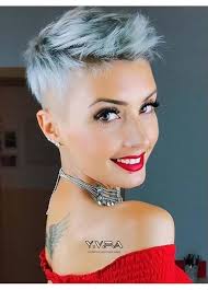 Este corte de cabello es uno de los más solicitados por damas de 50 años a  más por ser elegante fresco y cómodo