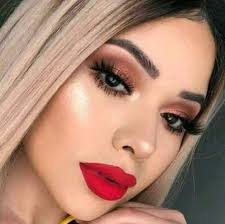 Alguna costurera que le pueda hacer una abertura a un vestido?