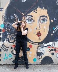 I'm Randi Rosenblum, a portrait photographer in Park Slope. As the owner of  @randirosenblumphoto, I work with entrepreneurs, artists, and business  owners to make images for their website and social media needs.