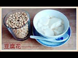 First sekali masukkan secawan air, didihkan dalam periuk. Resepi Tau Fu Fa