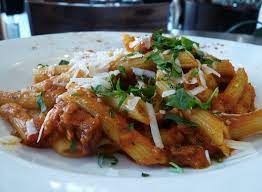 Infatti prepariamo una variante delle penna all'arrabbiata, con pancetta dolce, salsa di pomodoro e scolando la pasta a metà. Penne All Arrabbiata Con Pancetta E Melanzane Picture Of Buonissimo Birmingham Tripadvisor