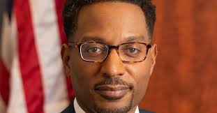 Fans love Kendrick Lamar's use of the American flag during Super Bowl  half-time show