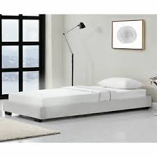 I fondi possono essere sollevati per una facile pulizia del sottoletto. Rivestimento Letto A Letti Acquisti Online Su Ebay
