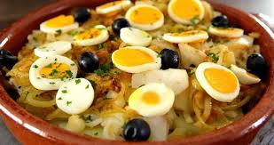 Espalhe bem o preparado de bacalhau no tabuleiro e polvilhe com o queijo mozzarella ralado pingo doce. Receita De Bacalhau A Gomes De Sa Ingredientes E Preparo