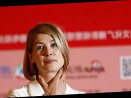 Share this movie link to your friends. Rosamund Pike Why Her Netflix Movie I Care A Lot Is Getting Gone Girl Comparisons Showcelnews Com