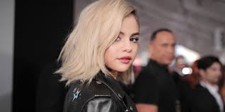 She typically keeps it pretty natural, but this time she went for a big change.it's an edgier look and perfect for summer. Selena Gomez Dyed Her Hair Blonde For The American Music Awards