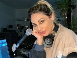 #anna tatangelo #tatangelo #annatatangelo #cantante #cantare #ballare #presentare #showgirl. Anna Tatangelo Com E Cambiata Dagli Inizi Della Carriera Foto Del Passato