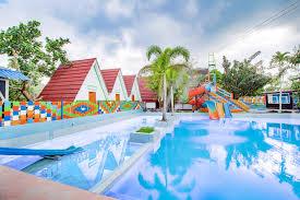 Hal ini menciptakan pemandangan yang begitu menawan dan sayang jika tidak diabadikan. Pantai Suwuk River View Bungalow Kebumen Harga Terbaru 2021