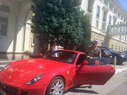 A quizului câți ani vei trăi? Catalin Botezatu Face Ravagii La Mare Intr Un Ferrari De 150 000 De Euro Adpm