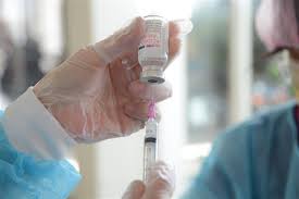 麻腮风三联疫苗（英語：measles mumps and rubella vaccine, mmr），港澳台译为麻疹腮腺炎德國麻疹混合疫苗，，大陆简稱麻腮风疫苗，是预防麻疹、腮腺炎、风疹（德國麻疹）的疫苗，由三種疾病病毒的活性減毒性病毒混合而成，是以注射的方式施打疫苗。 Fspaiwvjqol Om