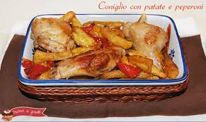In questo caso dovrete utilizzare un coniglio intero disossato da. Coniglio Con Patate E Peperoni Ricetta Secondo Con Coniglio