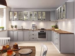 Diese Neue Moderne Kuche Sticht Durch Ihren Moderne Landhauslook Hervor Graue Edle Fronten Mit Dunken Griffen Machen Kuche Neu Streichen Kuche Block Eckkuche