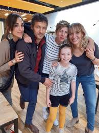 Chloé nécessite un traitement plus fort, et le bébé va être sacrifié… demain nous appartient, vendredi 22 novembre à 19h20 sur tf1. Emie Assiste A L Emission Demain Nous Appartient