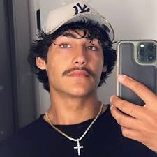 leslie marrero (@dailyclayton15)