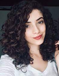 This Curly Hair Routine Is A Must For Any Curly Girl Who Is Trying To Follow The Gi Medium Curly Hair Styles Haircuts For Wavy Hair Curly Hair Styles Naturally