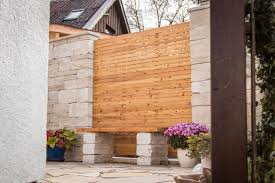 Idee über sichtschutz doppelstabmatten steinoptik. Sichtschutz Aus Stein Und Holz Noder Garten Landschaftsbau Gmbh