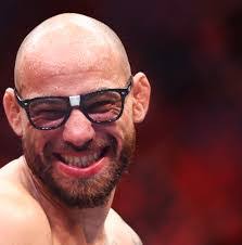 Justin Mccully's Instagram, Twitter & Facebook