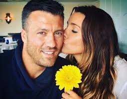 Marina Santiago mostra casamento na praia