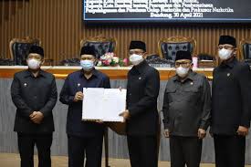 Nah, kini telah memasuki bahasan utama yaitu manajer lini yang termasuk ke dalam manajemen lini pertama atau first line management. 4z1hszleazp4ym