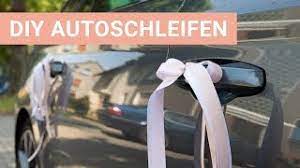 Soll die braut allein im brautauto durch einen chauffeur zur trauung gebracht werden, oder fahren blumenmädchen und brautmutter ebenfalls mit? Diy Autoschleifen Zur Hochzeit So Konnt Ihr Sie Selber Machen Youtube