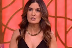 The best gifs are on giphy. Fatima Bernardes Se Revolta Com Aglomeracao Deviam Abrir Mao De Hospital