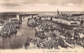 Postcards Of The World La Rochelle En 2020 La Rochelle Barque De Peche Vieux Port
