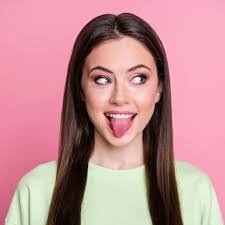 Mari Hand's Instagram, Twitter & Facebook