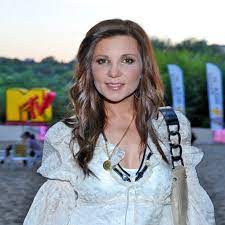 Wokalistka, autorka tekstów i kompozytorka. Magda Femme Theaudiodb Com