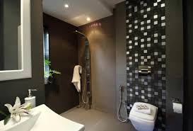 Une salle de bain qui se veut contemporaine se doit d'avoir une décoration à la hauteur de ses prétentions. Des Teintes Sombres Pour Une Salle De Bain Moderne Design Feria