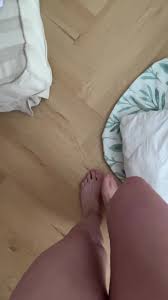 Anny Walker's feet worshipped - Foot fetish massage