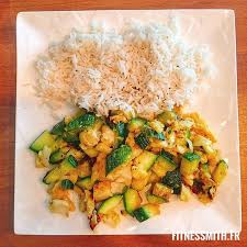 Simple Mais Suffisant Pour Le Physique 200g De Colin 250g De Courgette 60g Pese Cru De Riz Basmati Huile Dolive Et Curry Ma Plats Sains Plat Riz Basmati