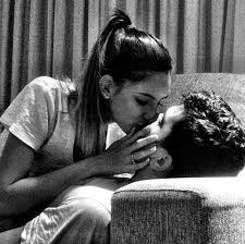 Omg Pacey And Joey Kisses 3 Yes I Loveeddd Dawsons Creek Haha Cute Couples Cuddling Cute Couple Pictures Cute Couples