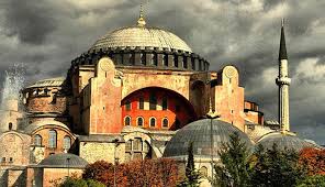 İlerleyen yıllarda ise tam bir külliye halini alacaktı… Ayasofya Home Facebook