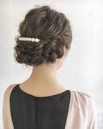 結婚式のお呼ばれに 髪型 ヘアスタイルは簡単アレンジでナチュラルに キナリノ ヘアスタイル 結婚式 ヘアスタイル お呼ばれ 髪型