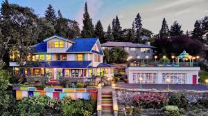 Omg I Want This House Hood River Or In 2020 Rainbow House Hood River House On Wheels