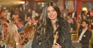 مريم عامر منيب تتسلم جائزة تقديرية باسم والدها بتشرف وانا بشوف حب الناس ليك اليوم السابع