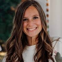 Anna Hullinger's Instagram, Twitter & Facebook