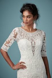 Wenn das mit dem prinzen schon nicht klappt, dann soll wenigstens die hochzeit wie im märchen sein. Brautkleid Mit Spitze In Allen Stilrichtungen Theperfectwedding De