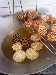 Tepung beras kami guna jenama bunga. Resepi Kuih Bunga Ros Rangup