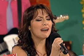 Însă putem spune că datorită acestui început, continuarea a fost mai frumoasă decât se scrie în cărţi, mai minunată decât acele poveşti de dragoste despre care se fac filme. Andra Cate Griji Are O Mama Cat Adevar Graiesc Aceste Versuri