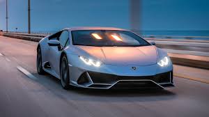 Задний бампер черный глянец, задний диффузор черный глянец. Lamborghini Huracan Evo Review 2021 Top Gear