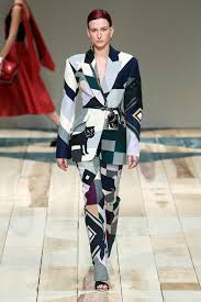 Alexander Mcqueen Fall 2020 Ready To Wear Fashion Show Fashion Fashion Week Ready To Wear