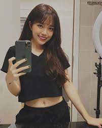 Cô nàng hiện đang sở hữu kênh youtube với hơn 2.5 triệu người. á»Ÿ Tuá»•i 24 Ná»¯ Streamer Linh Ngá»c Ä'am Co Nhá»¯ng Gi Trong Tay Bao Tri Thá»©c Cuá»™c Sá»'ng