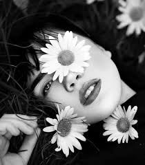 Ve Papatyaları Sevdi Adam,,,Papatya Kokan Kadın Yüzünden_!...🌼💙🌼