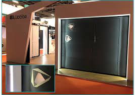 Aludoor Porte De Garage Battante Du Fabricant Aludoor Insert Visio Jais Ouverture De 1 A 4 Vantaux Systeme Anti Porte Garage Arret De Porte Garage