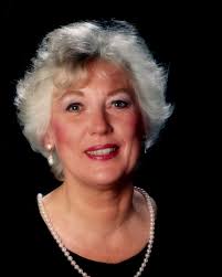 Lenore Lund's Instagram, Twitter & Facebook